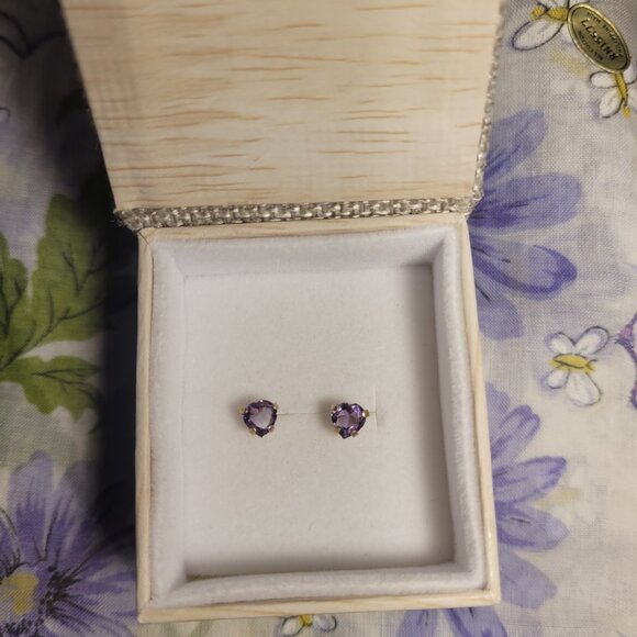 Amethyst Heart Post Earrings Dainty 14k Yellow Gold Vintage February Birthstone - Picture 8 of 15